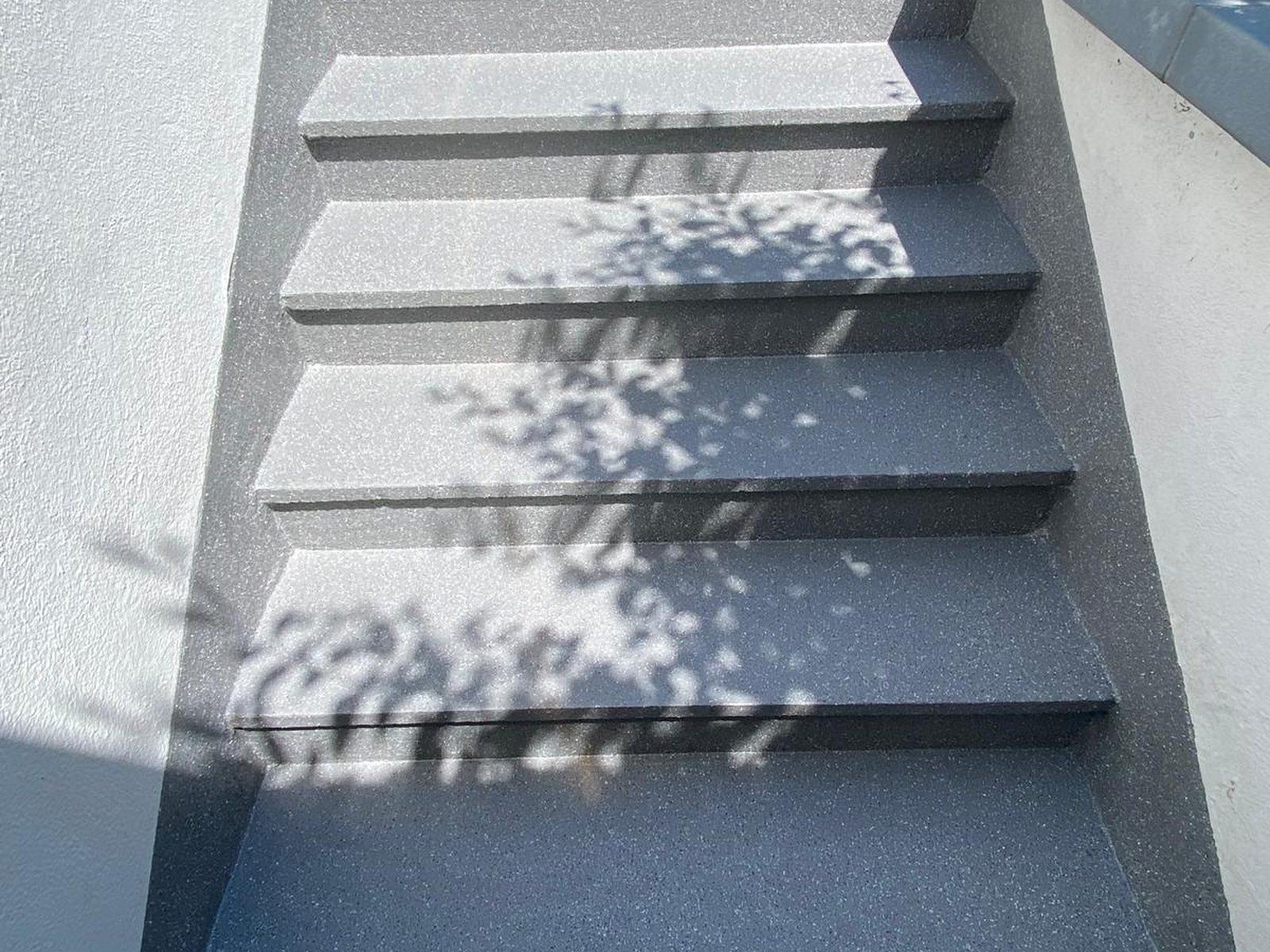 Au&szlig;entreppe am Garten &ndash; nachher